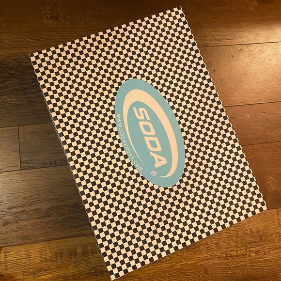 Red cowboy boots - Picture 3 of 7